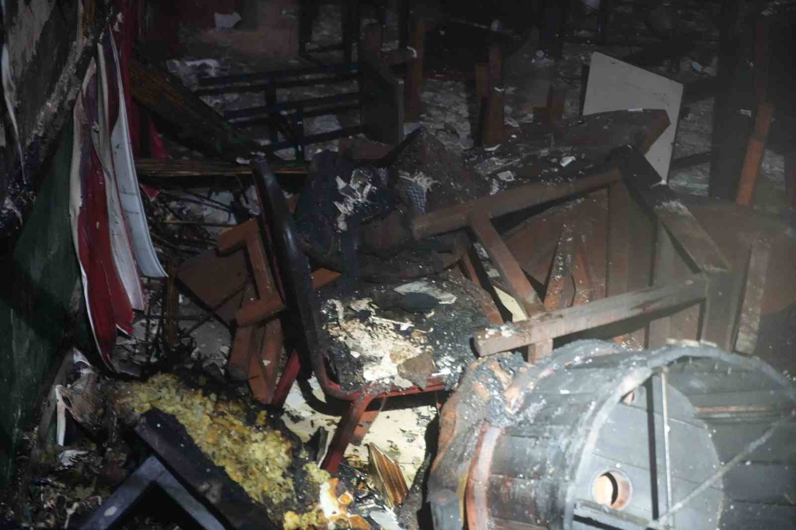 Zabıtanın yer işgali uyarısına kızdı, dükkanını ateşe verdi 9 zabitanin yer isgali uyarisina kizdi dukkanini atese verdi 5 pNhcQEz9