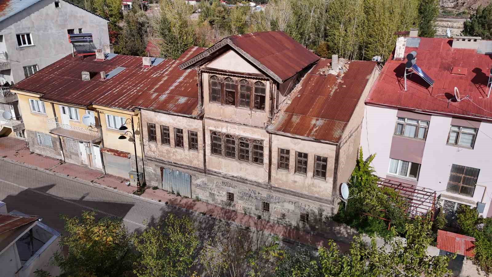zamana direnen asirlik konaklar restore edilerek turizme kazandirilmayi bekliyor 2