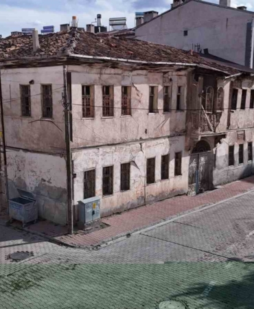 zamana-direnen-asirlik-konaklar-restore-edilerek-turizme-kazandirilmayi-bekliyor-cuMhg8Hi.jpg