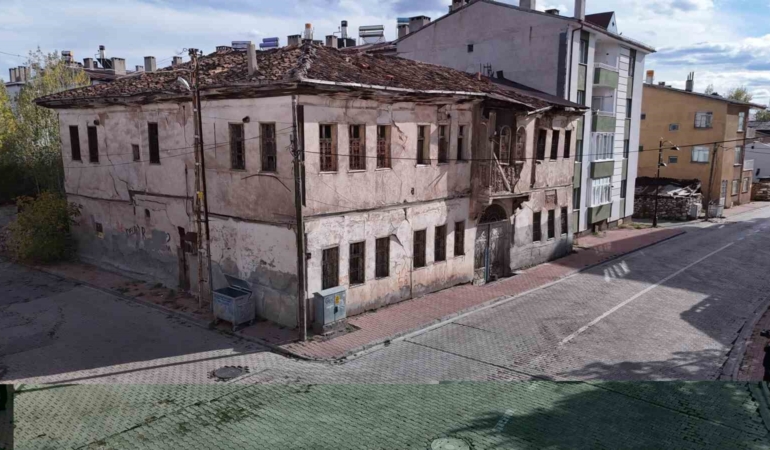zamana-direnen-asirlik-konaklar-restore-edilerek-turizme-kazandirilmayi-bekliyor-cuMhg8Hi.jpg