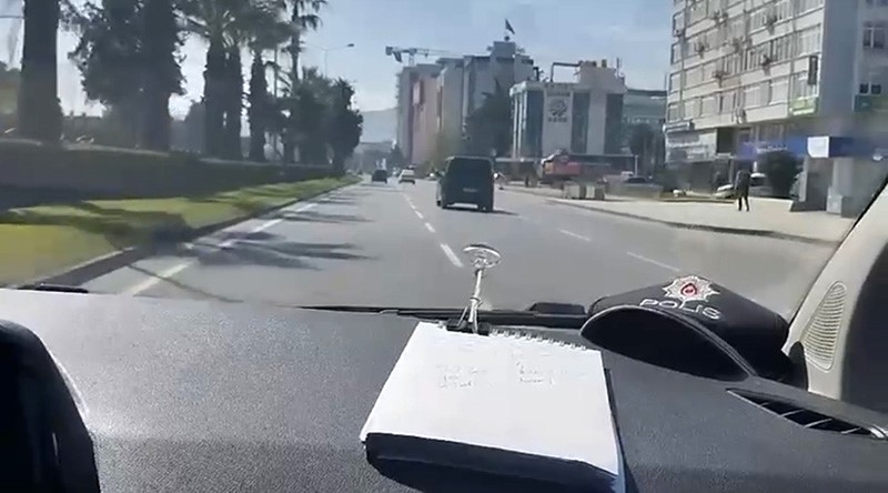 Zamanla yarışan polis kimliğini kaybeden öğrenciyi sınava yetiştirdi 5 zamanla yarisan polis kimligini kaybeden ogrenciyi sinava yetistirdi 1 eWdlbMrL