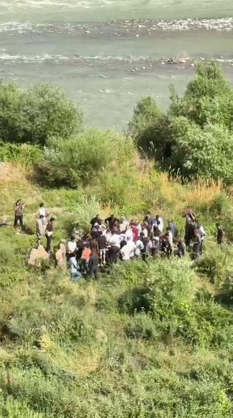 Zap Suyu’na düşen şahsın cesedi bulundu 5 zap suyuna dusen sahsin cesedi bulundu 1