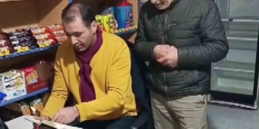 zarada-zimem-gelenegi-yasatildi-veresiye-defteri-yakilarak-kapatildi-eN1kHJ2Q.jpg