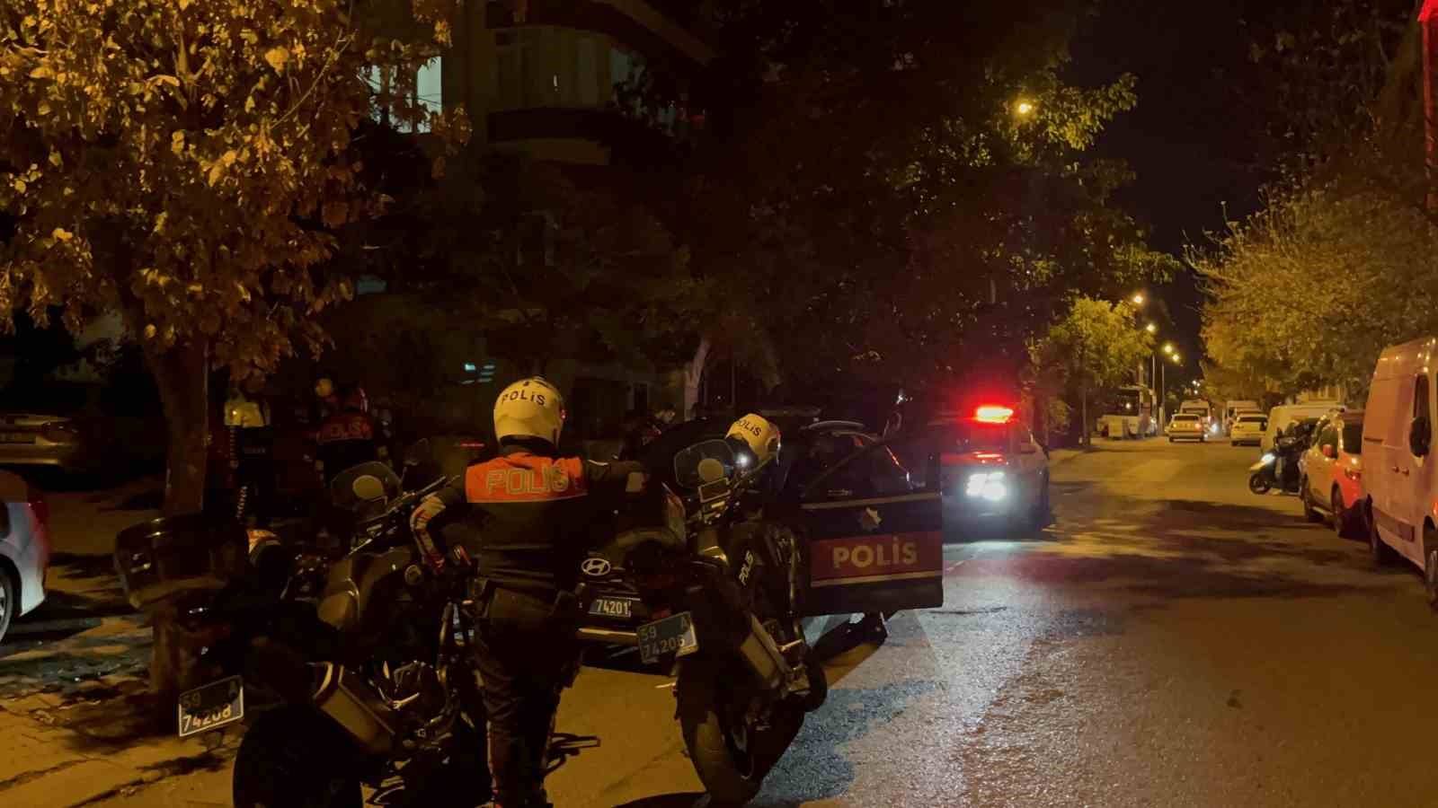 Zehir taciri polisten kaçarken kaza yaptı: Üzerinden uyuşturucu çıkan şahıs tutuklandı 5 zehir taciri polisten kacarken kaza yapti uzerinden uyusturucu cikan sahis tutuklandi 1 a5g6K9qL