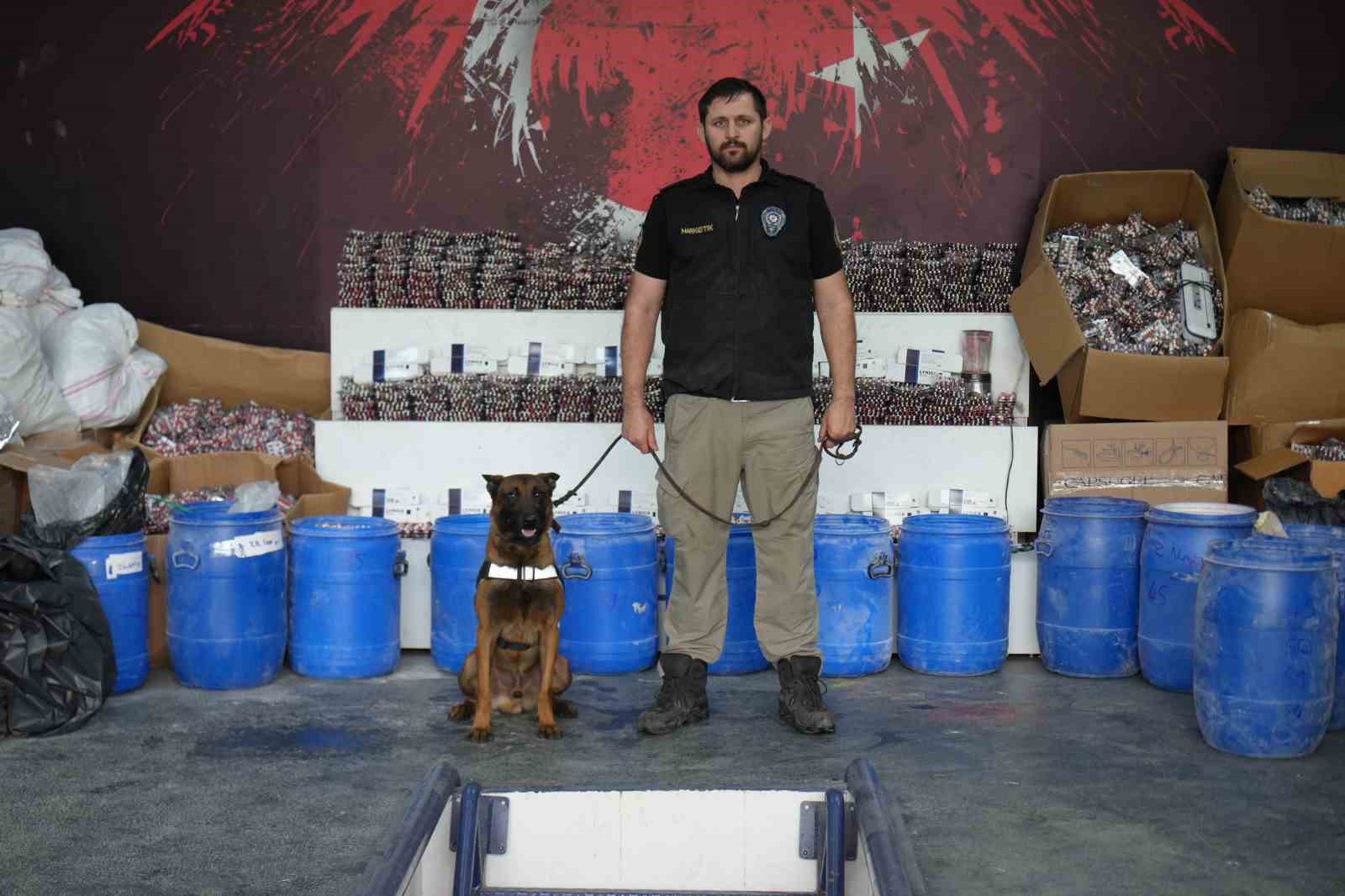 zehir tacirlerine bayram oncesi darbe 1 milyon 700 bin sentetik ecza ele gecirildi 6 YET4Y2It