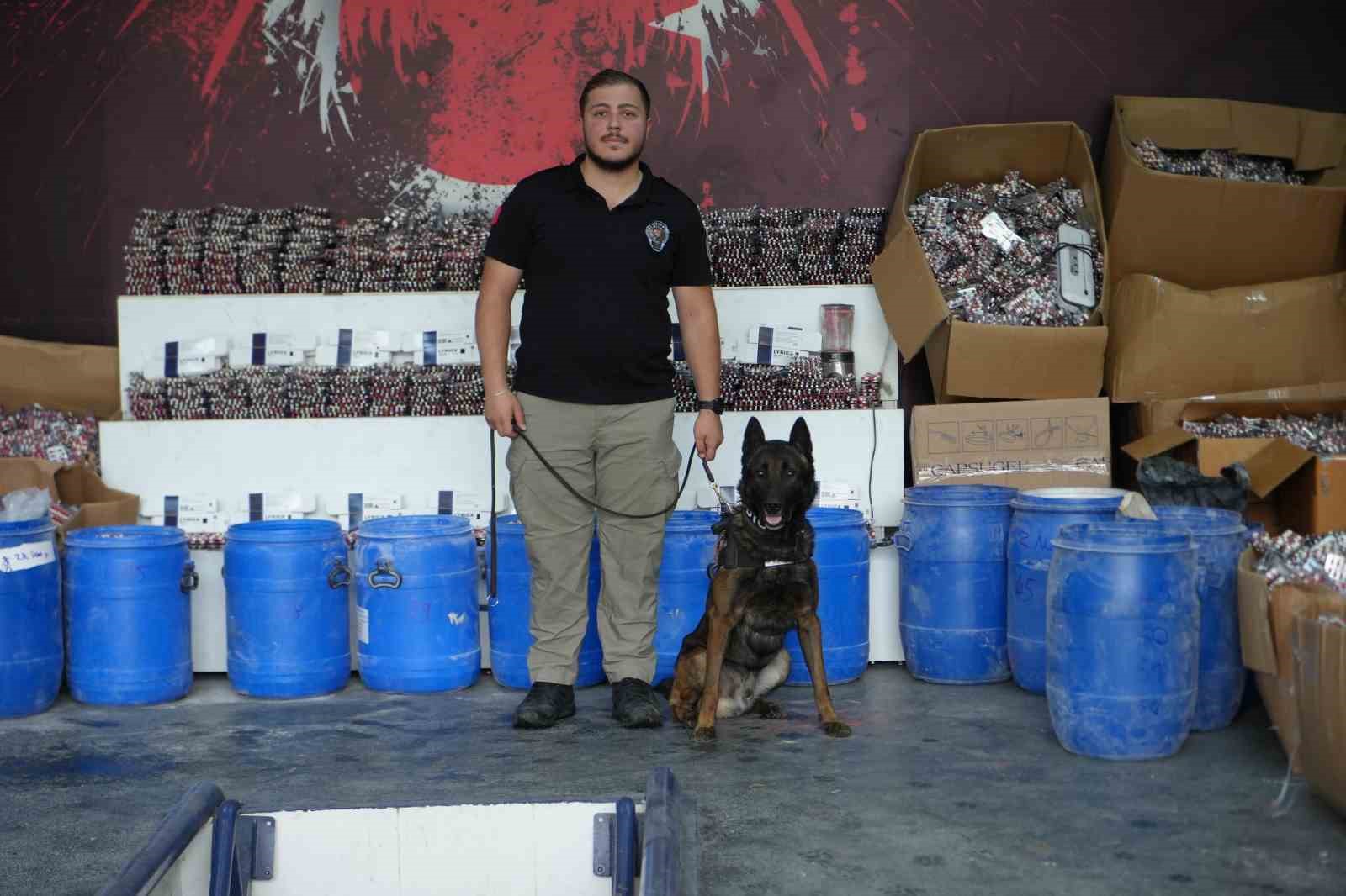 zehir tacirlerine bayram oncesi darbe 1 milyon 700 bin sentetik ecza ele gecirildi 7 9nHWQByI