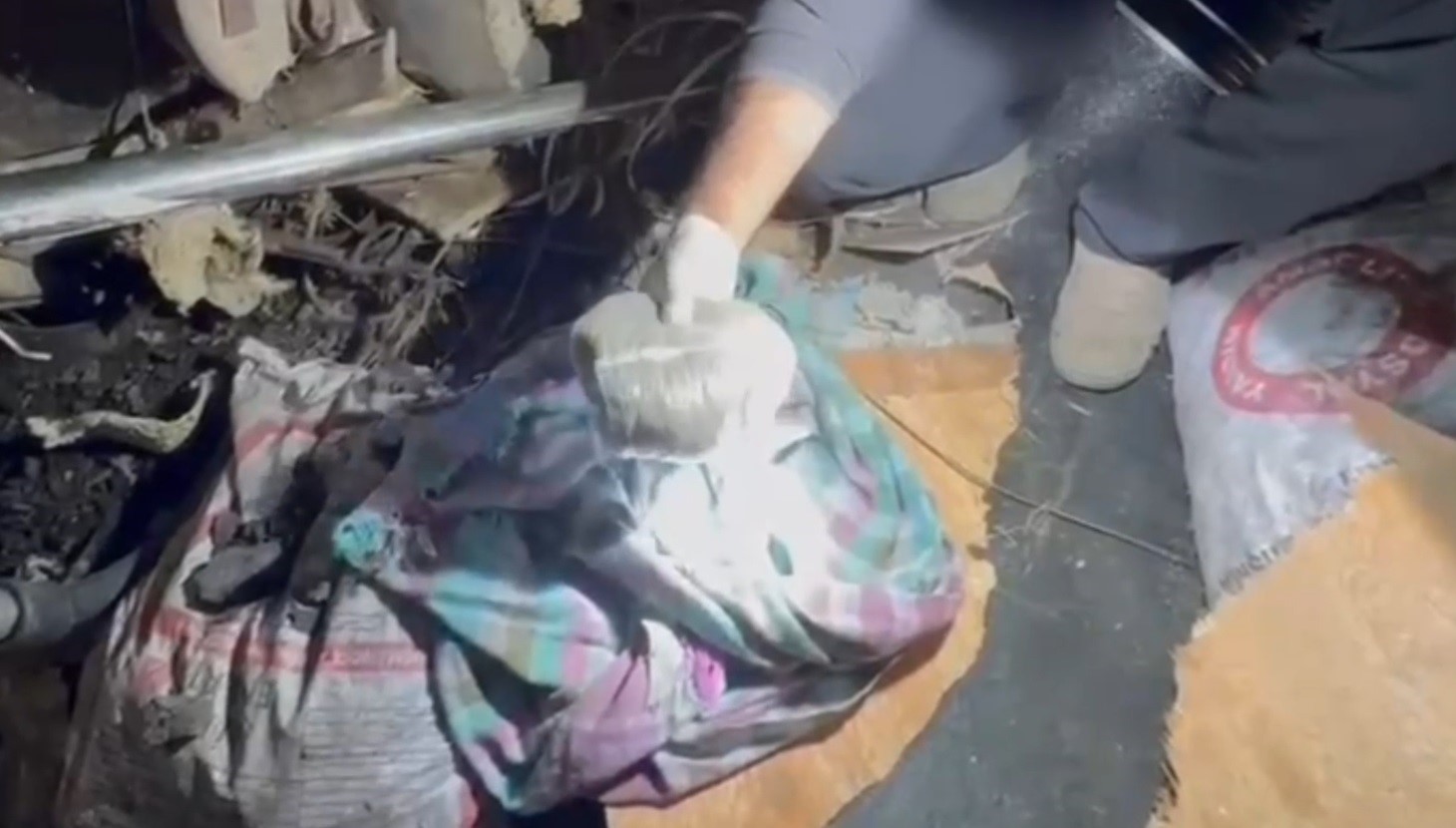 Zehir tacirlerine geçit yok: 137 polisle yapılan operasyonda 6 gözaltı 5 zehir tacirlerine gecit yok 137 polisle yapilan operasyonda 6 gozalti 1 qXUnw1z2