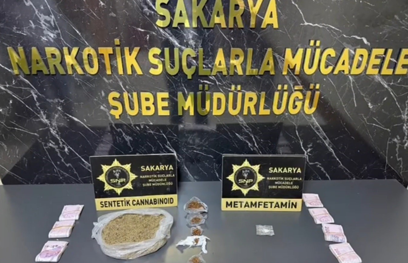 Zehir tacirlerine geçit yok: 137 polisle yapılan operasyonda 6 gözaltı 6 zehir tacirlerine gecit yok 137 polisle yapilan operasyonda 6 gozalti 2 8WdDPicY
