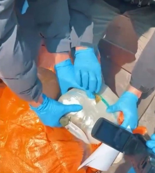 zehir tacirlerine gecit yok tir ve kumeste 324 kilo uyusturucu ele gecirildi 5 EZFIbMRO