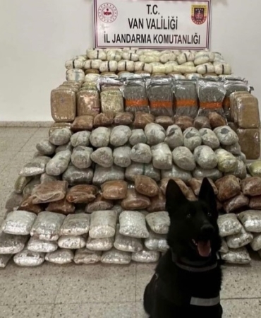 zehir-tacirlerine-gecit-yok-tir-ve-kumeste-324-kilo-uyusturucu-ele-gecirildi-pmvqp3At.jpg