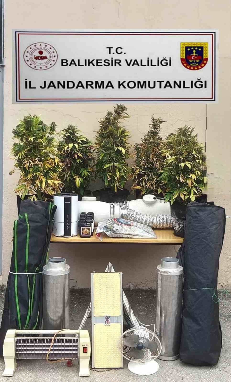 Zehir tacirlerinin yeni sistemini jandarma çökertti 6 zehir tacirlerinin yeni sistemini jandarma cokertti 2 J7gwRDUJ