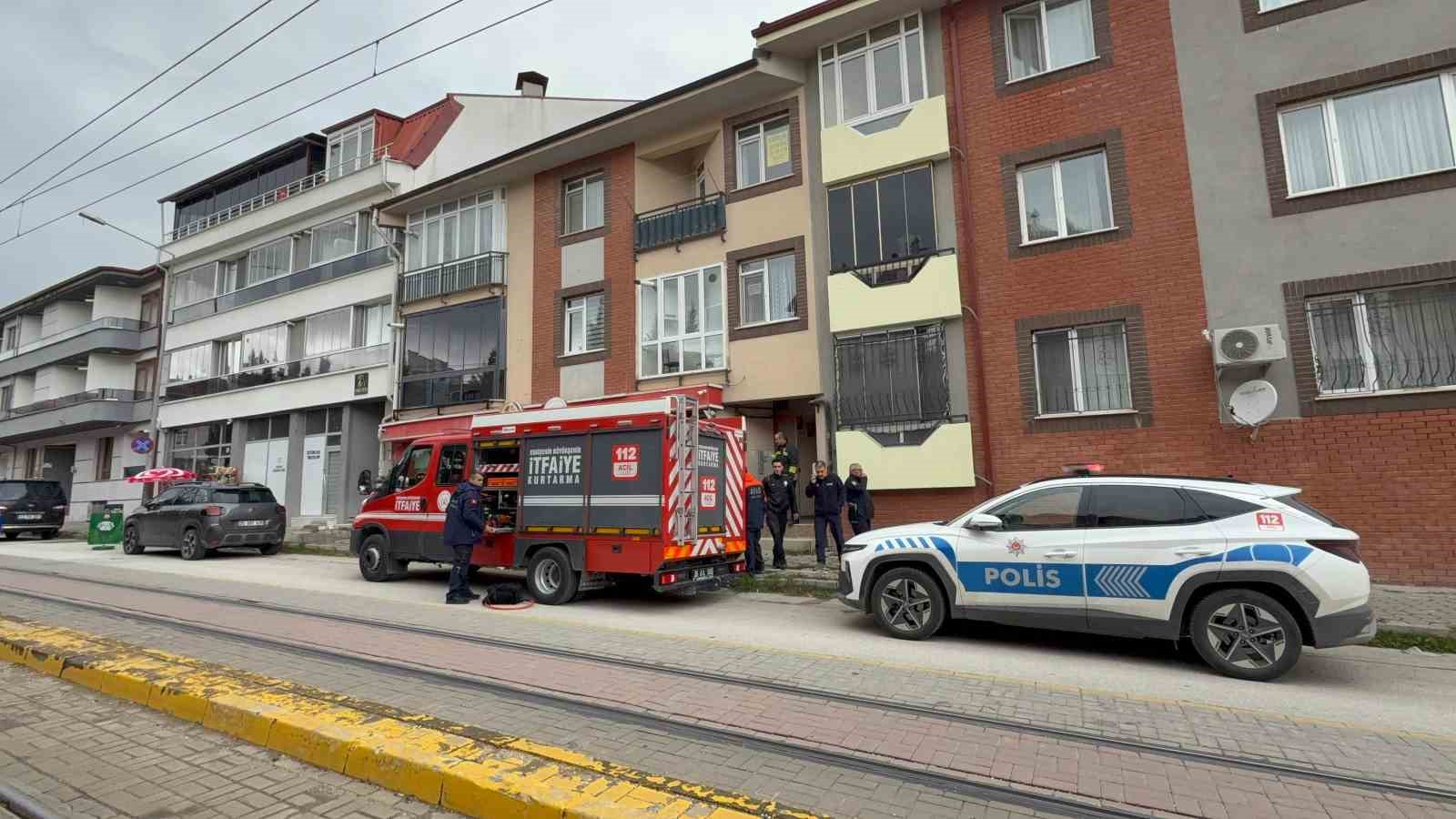 Zehirlendiği düşünülen ve ekipleri teyakkuza geçiren öğrencinin kulaklıkla uyuduğu ortaya çıktı 5 zehirlendigi dusunulen ve ekipleri teyakkuza geciren ogrencinin kulaklikla uyudugu ortaya cikti 1 P1qgUWrq