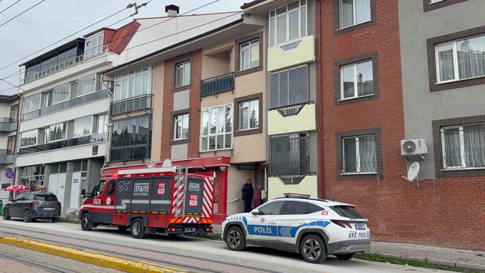 Zehirlendiği düşünülen ve ekipleri teyakkuza geçiren öğrencinin kulaklıkla uyuduğu ortaya çıktı 6 zehirlendigi dusunulen ve ekipleri teyakkuza geciren ogrencinin kulaklikla uyudugu ortaya cikti 2 cYspjACm
