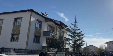 zehirlenme-felaketinde-acili-bekleyis-suruyor-TzSnCgKD.jpg