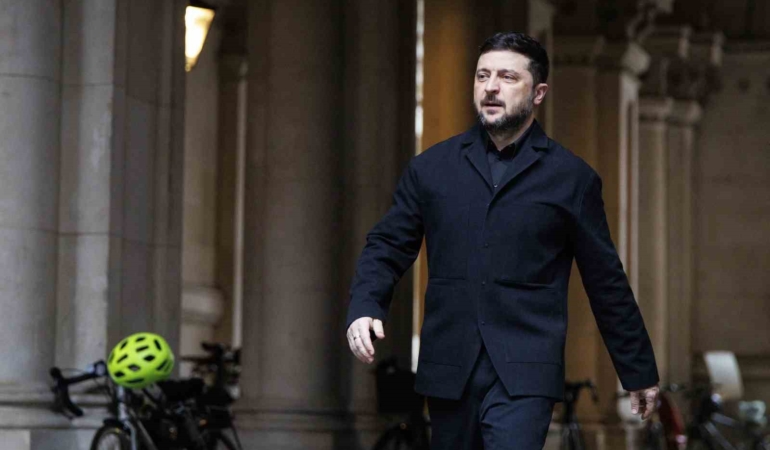 zelenskiy-abdnin-yardimiyla-ukraynada-3-ay-icinde-secim-duzenlenebilir-42HGKGX1.jpg