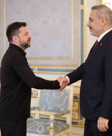 zelenskiy-barisin-saglanmasina-yonelik-cabalari-nedeniyle-turkiye-ve-bakan-fidana-tesekkur-etti-MxXBK55A.jpg