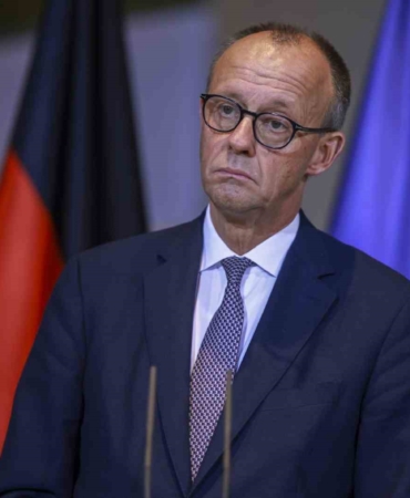 zelenskiy-muzakereler-sirasinda-guvenlik-garantilerinin-mutlaka-mevcut-olmasi-ve-islevsel-olmalari-gerektigini-vurguladim-hbfjJ5Rq.jpg
