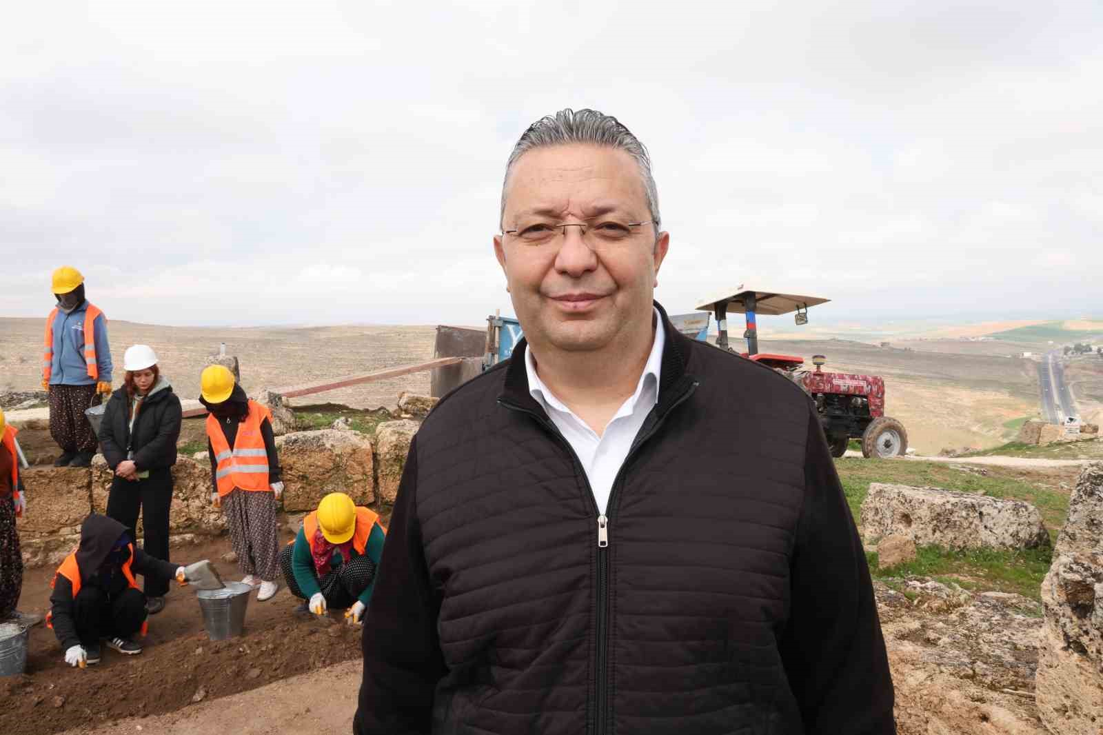 Zerzevan Kalesi yağışlı havaya rağmen bayramda 13 bin kişi ağırladı 9 zerzevan kalesi yagisli havaya ragmen bayramda 13 bin kisi agirladi 5 DKDEgVp2