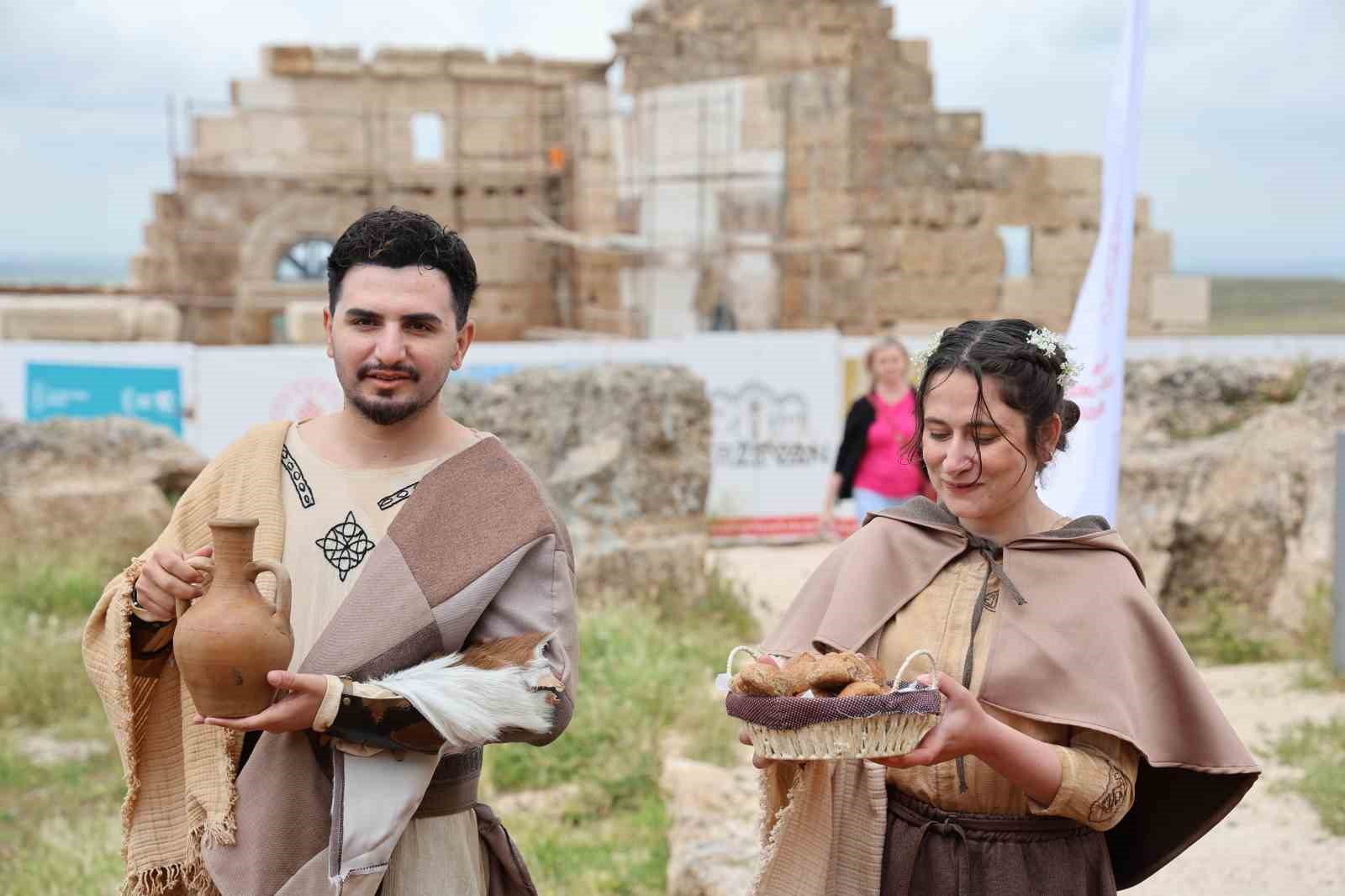 zerzevan kalesinde roma mutfagi esintisi 1 mOROFLh9