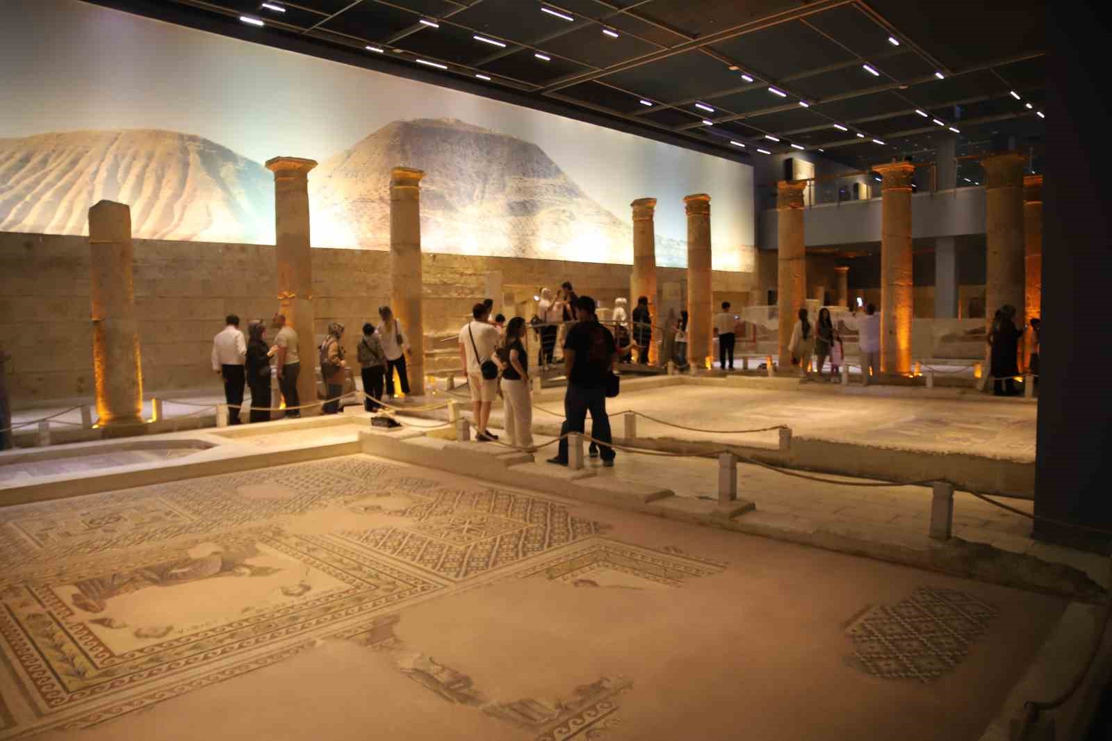 zeugma mozaik muzesi bayramda ziyaretci akinina ugradi 1 d6wwQp6C