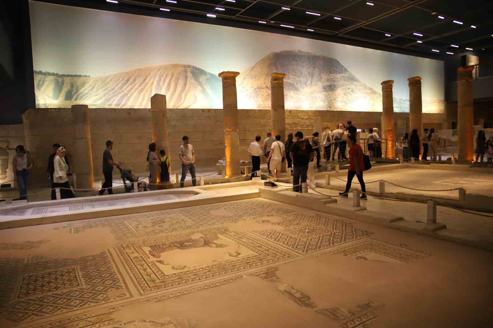 zeugma mozaik muzesi bayramda ziyaretci akinina ugradi 2 jTVhlm7f