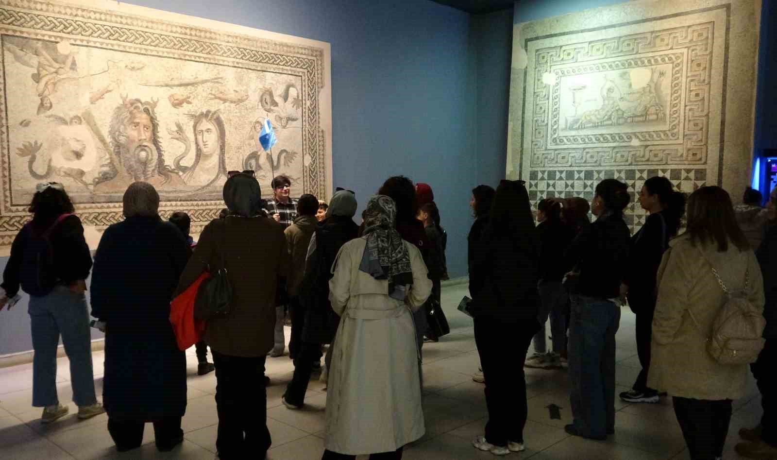 zeugma mozaik muzesi buyuk ilgi goruyor 1 aVIuv2jg