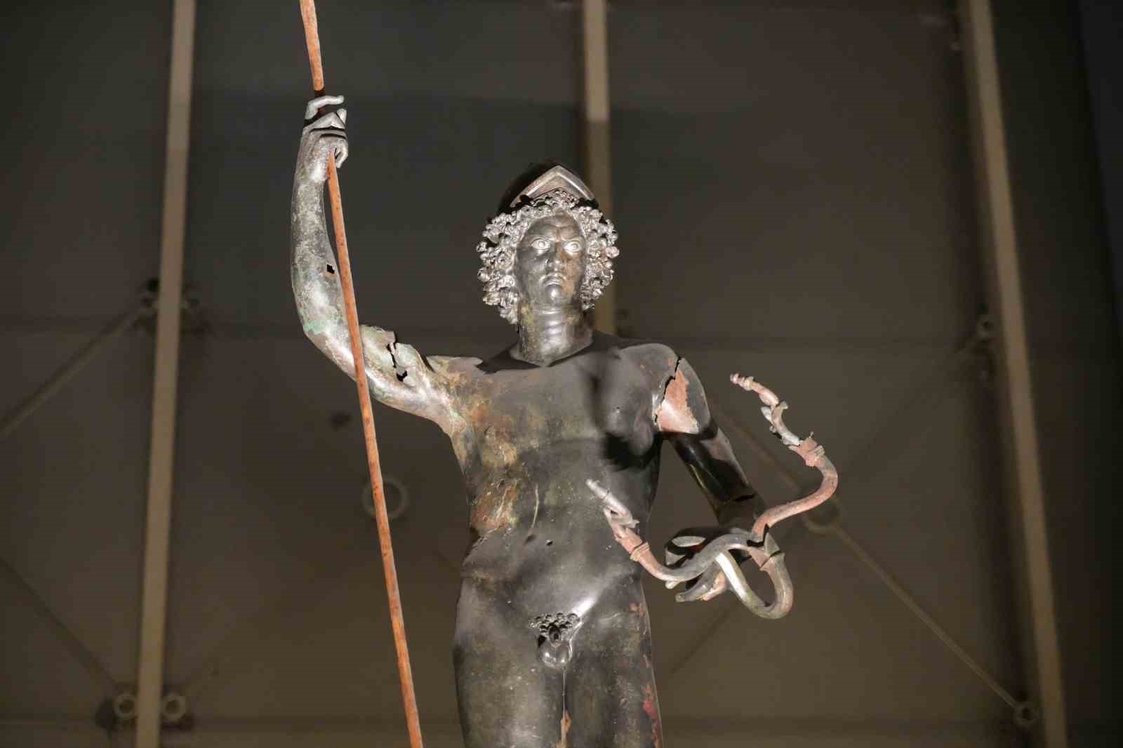 Zeugma Mozaik Müzesi’nde yoğun ilgi gören Mars heykelinin önü genişletildi 7 zeugma mozaik muzesinde yogun ilgi goren mars heykelinin onu genisletildi 3 4i4Ihw3e
