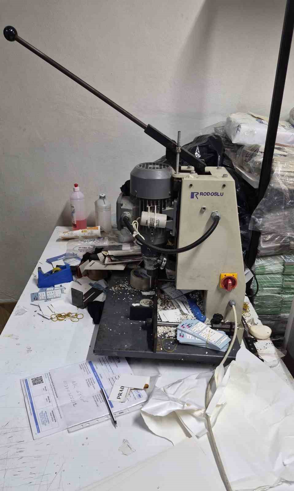 zeytinburnunda 28 milyon lira degerinde sahte altin ele gecirildi 4