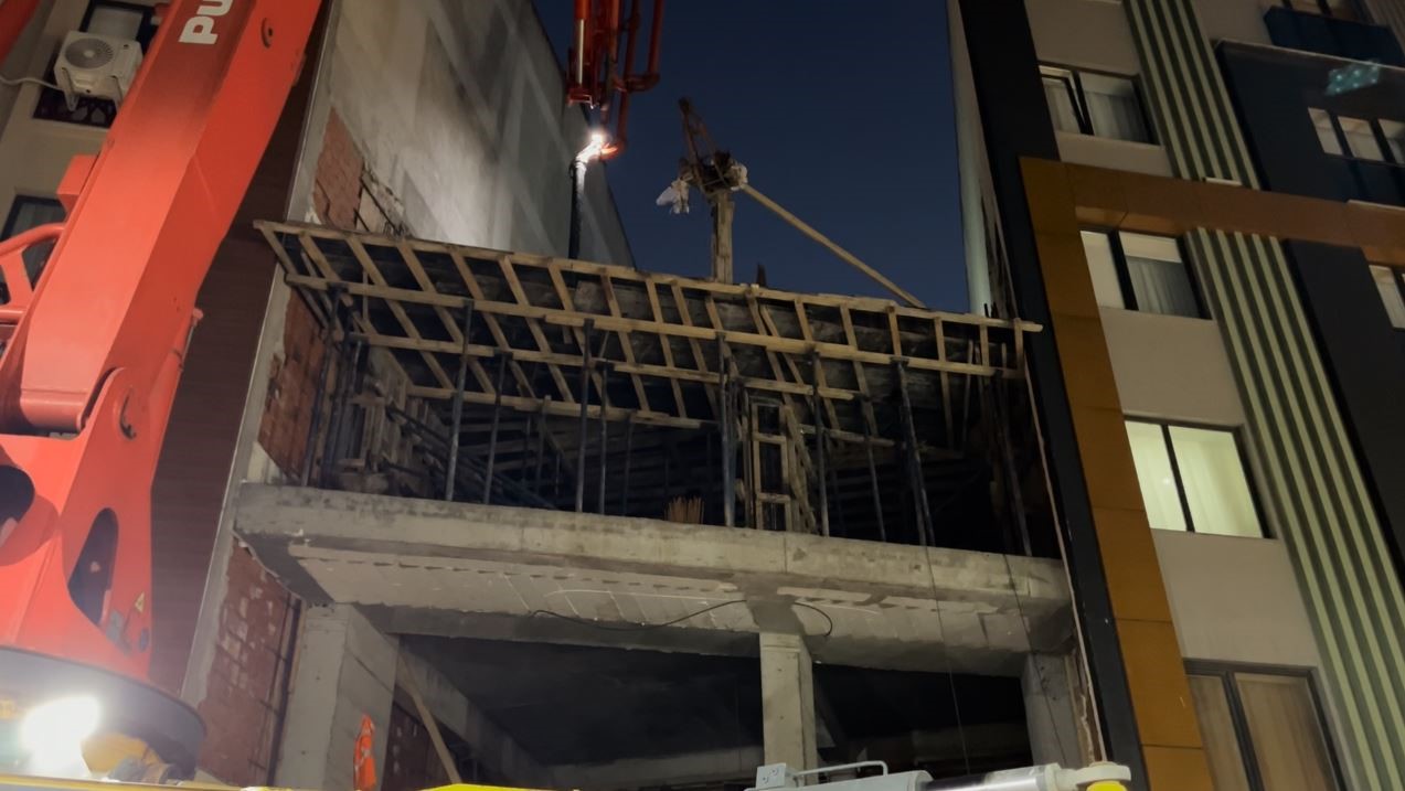 zeytinburnunda beton dokme calismasi sirasinda yan binanin duvari coktu 2