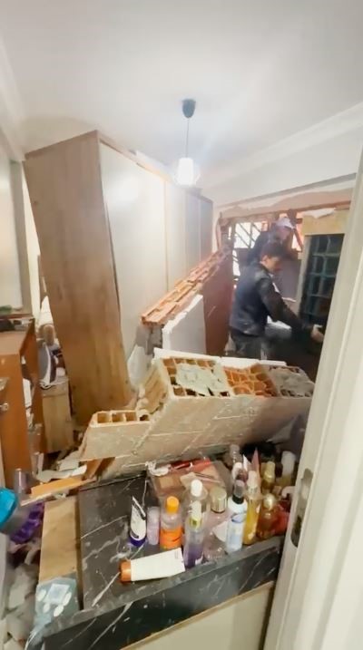 zeytinburnunda beton dokme calismasi sirasinda yan binanin duvari coktu 3 81FdVetg