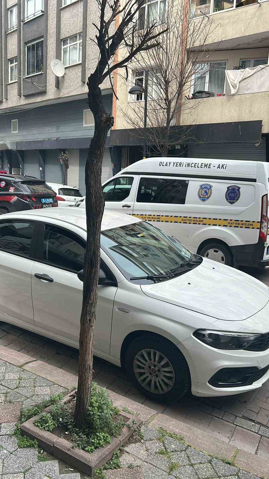 zeytinburnunda bina yikimi sirasinda kopan parca cocugun kafasina dustu 1 olu 1 A64ZzZVM