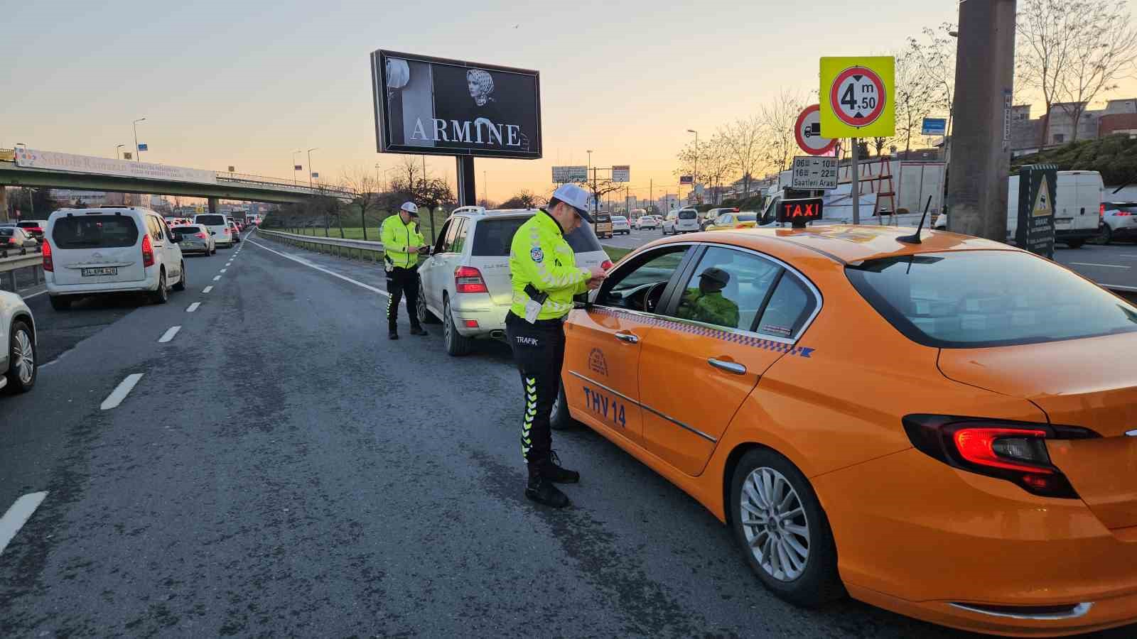 zeytinburnunda dron destekli kaynakci denetimi 37 surucuye ceza kesildi 0 vddug8r1