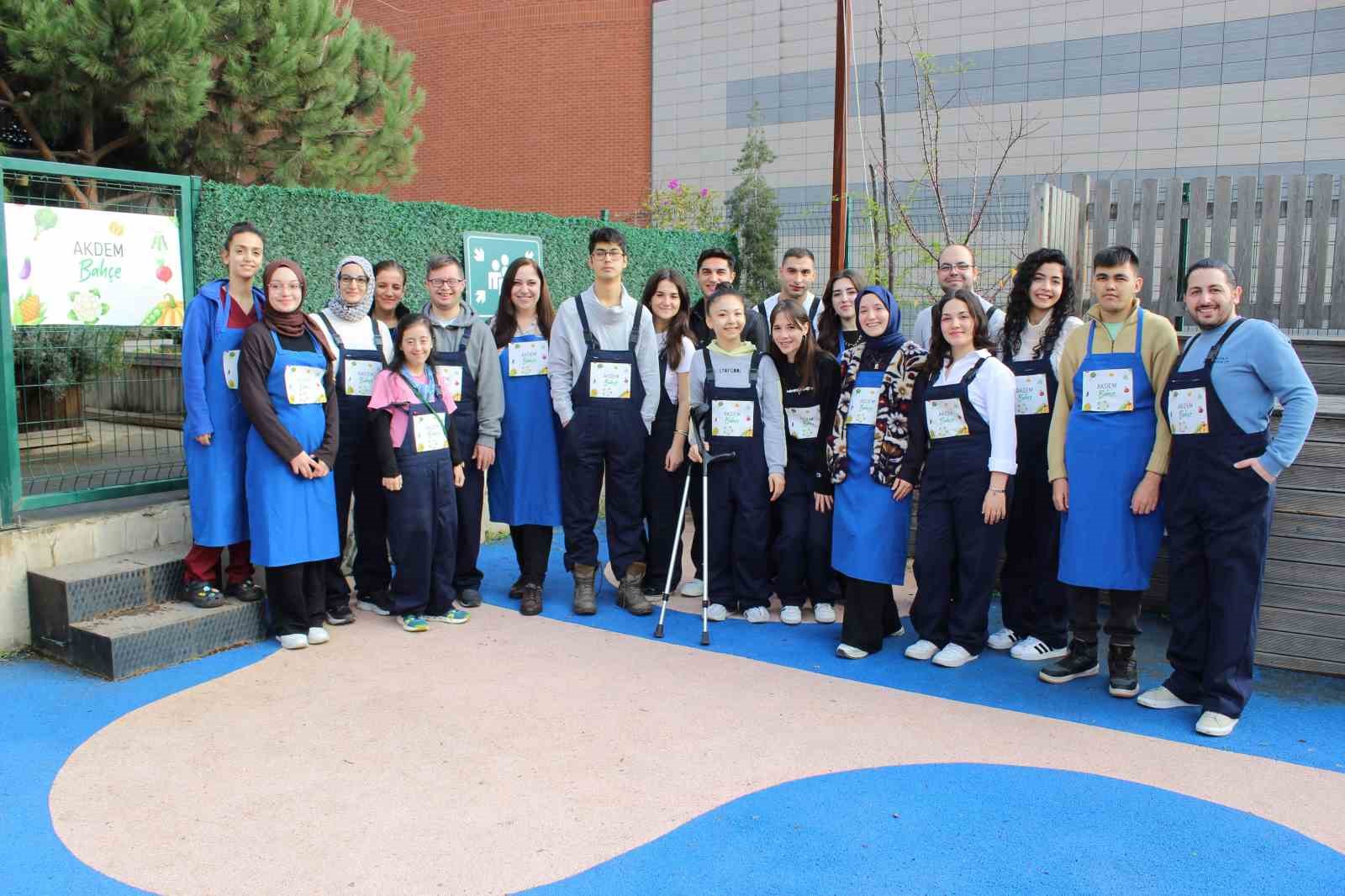 zeytinburnunda ergoterapi ogrencileri engeli olan bireylerle birlikte fide ekti 4 f1Htz4PZ