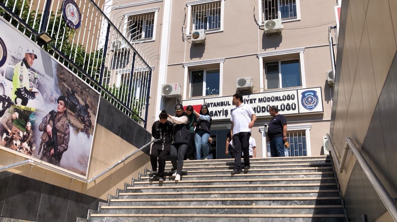 Zeytinburnu’nda hırsızlık yapan 3 şüpheli suçüstü yakalandı 5 zeytinburnunda hirsizlik yapan 3 supheli sucustu yakalandi 1 2cewMHUs