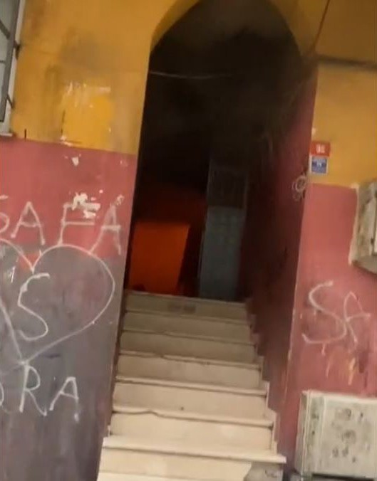 zeytinburnunda korkutan yangin 4 kisi hastaneye kaldirildi 2 PZVfvvUW