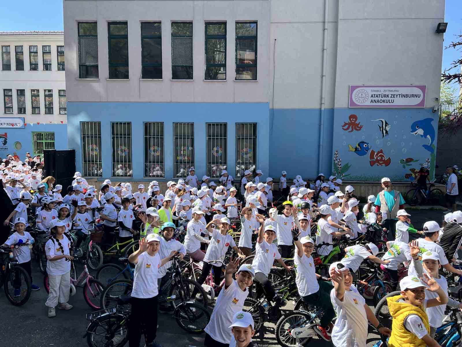Zeytinburnu’nda "Mektepten Meclise Pedal" bisiklet turu renkli görüntülere sahne oldu 4 zeytinburnunda mektepten meclise pedal bisiklet turu renkli goruntulere sahne oldu 0 JfhIr3ZR