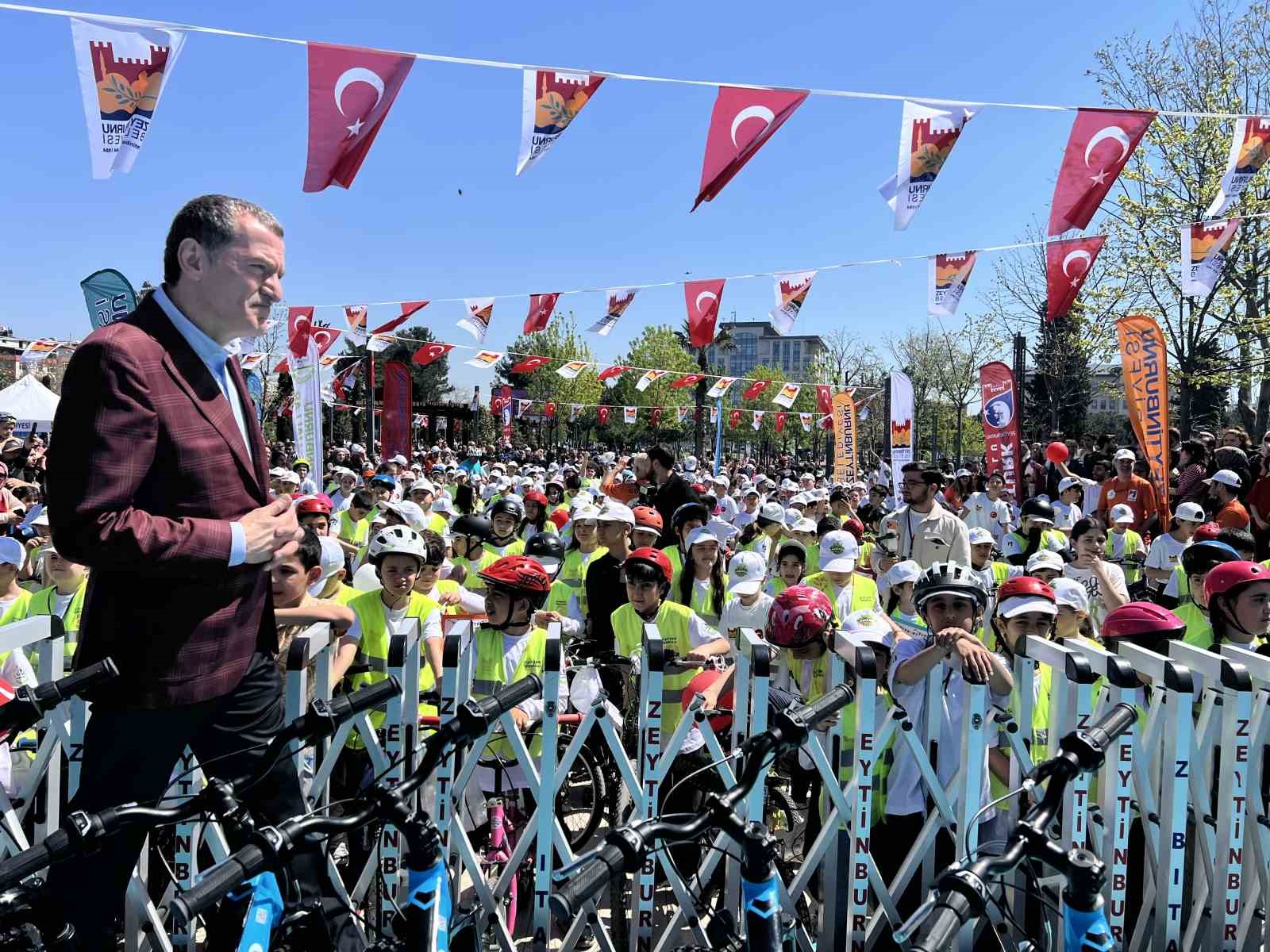 Zeytinburnu’nda "Mektepten Meclise Pedal" bisiklet turu renkli görüntülere sahne oldu 5 zeytinburnunda mektepten meclise pedal bisiklet turu renkli goruntulere sahne oldu 1 nRDpNDLQ