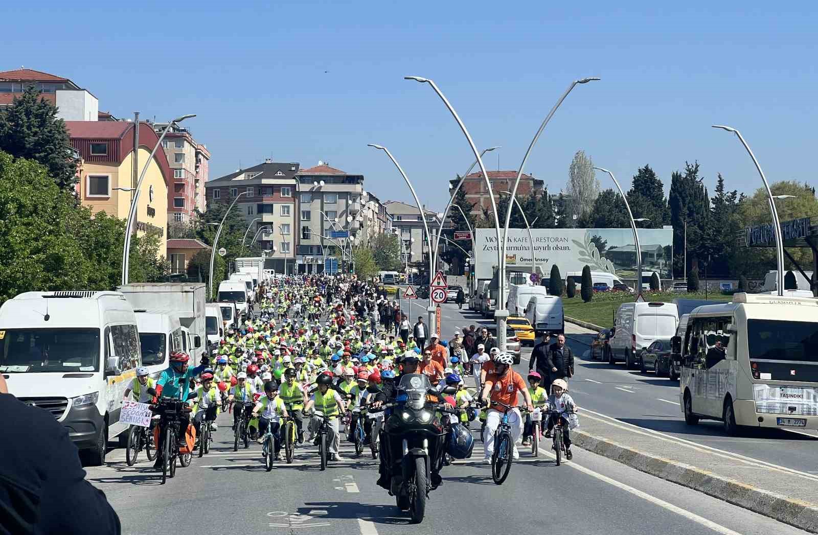 Zeytinburnu’nda "Mektepten Meclise Pedal" bisiklet turu renkli görüntülere sahne oldu 6 zeytinburnunda mektepten meclise pedal bisiklet turu renkli goruntulere sahne oldu 2 3UFsbXTL