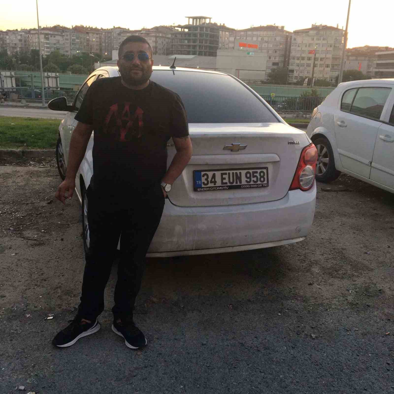 Zeytinburnu’nda silahla vurularak öldürülen iki arkadaşın cenazesi Adlı Tıp Kurumu’ndan alındı 6 zeytinburnunda silahla vurularak oldurulen iki arkadasin cenazesi adli tip kurumundan alindi 2 iNJti4Pq