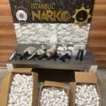 zeytinburnunda-uyusturucu-operasyonunda-60-bin-sentetik-ecza-hap-ele-gecirildi-JWzN3NkI.jpg
