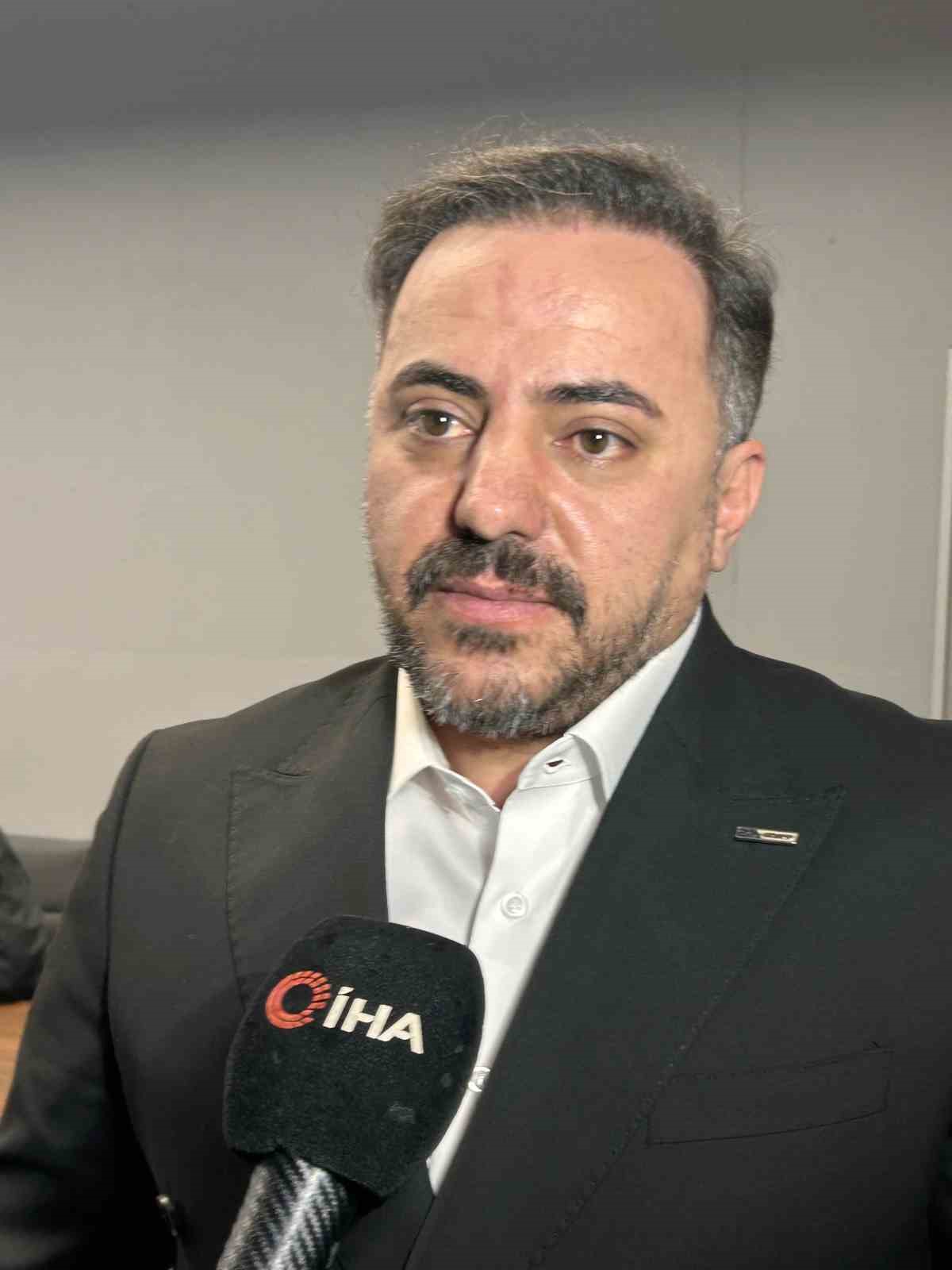 Zeytinburnu’ndaki lüks siteye getirilen kargo paketinin bomba gibi patladığı anların görüntüleri çıktı 11 zeytinburnundaki luks siteye getirilen kargo paketinin bomba gibi patladigi anlarin goruntuleri cikti 7