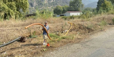 zeytinlikleri-kul-oldu-gozyasini-icine-akitip-yangina-su-tasidi-IGf5HJ5b.jpg