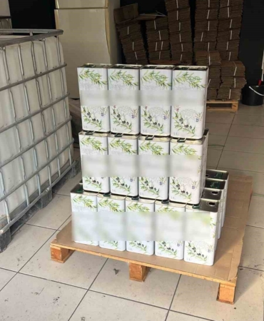 zeytinyagi-siselerine-gizlenmis-3-bin-litre-kacak-alkol-ele-gecirildi-JN91LlrV.jpg