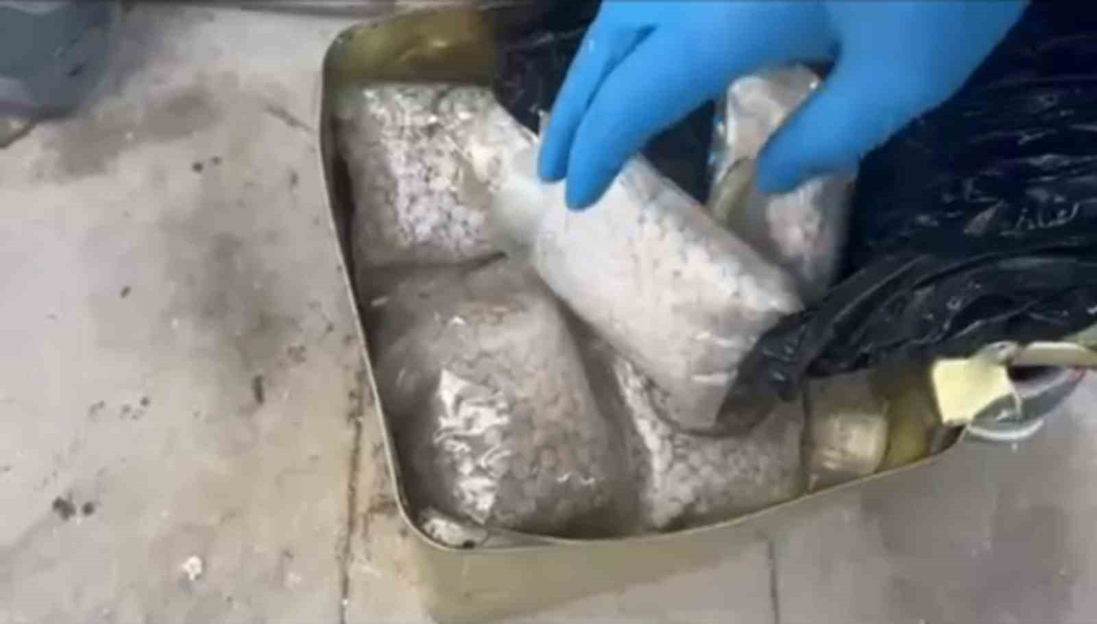 zeytinyagi tenekelerinden 100 bin uyusturucu hap cikti 1 CMyWuywq