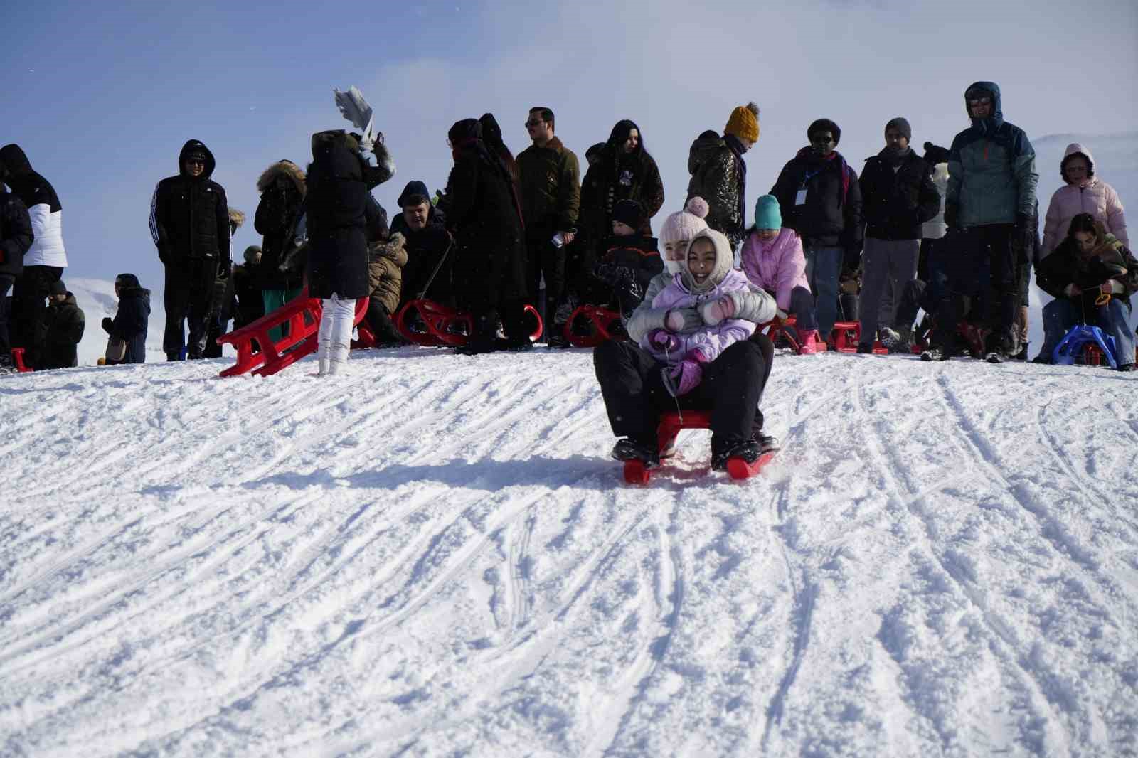 zigana kayak merkezinde somestr tatiliyle birlikte yogunluk yasandi 0 nMdZsIUW