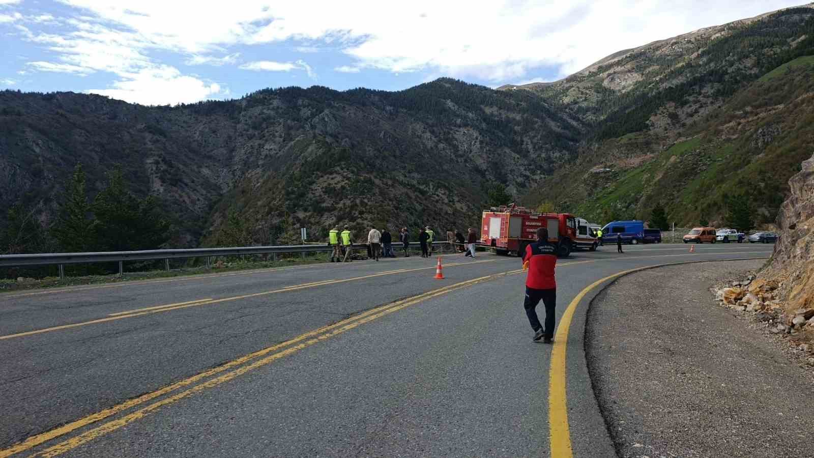 Zigana’da feci kaza: Bariyerlere çarpan motosikletten savrulan 2 genç uçuruma düştü 7 ziganada feci kaza bariyerlere carpan motosikletten savrulan 2 genc ucuruma dustu 3