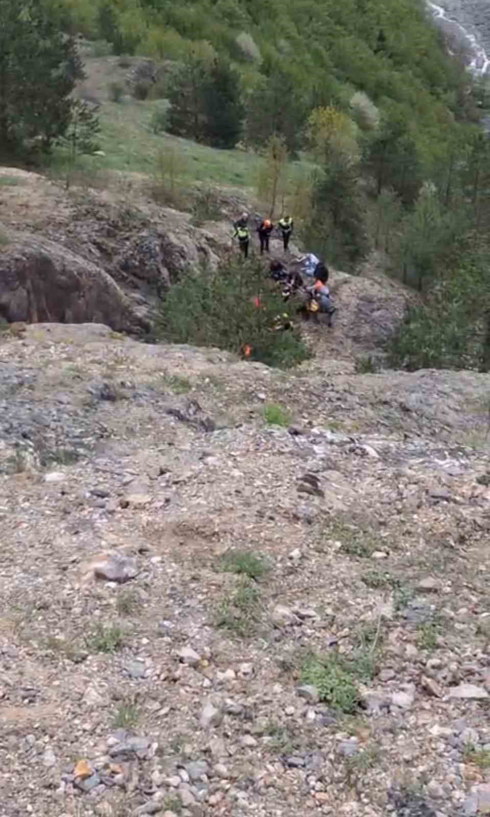 Zigana’da feci kaza: Bariyerlere çarpan motosikletten savrulan 2 genç uçuruma düştü 9 ziganada feci kaza bariyerlere carpan motosikletten savrulan 2 genc ucuruma dustu 5