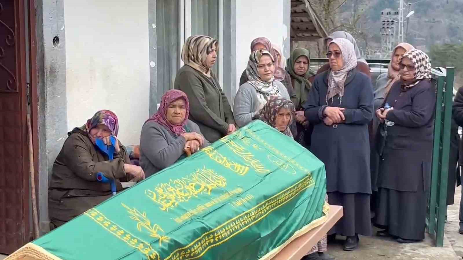 zihinsel engelli anne ve 2 oglu ortada kaldi 4 GMyV7CS4