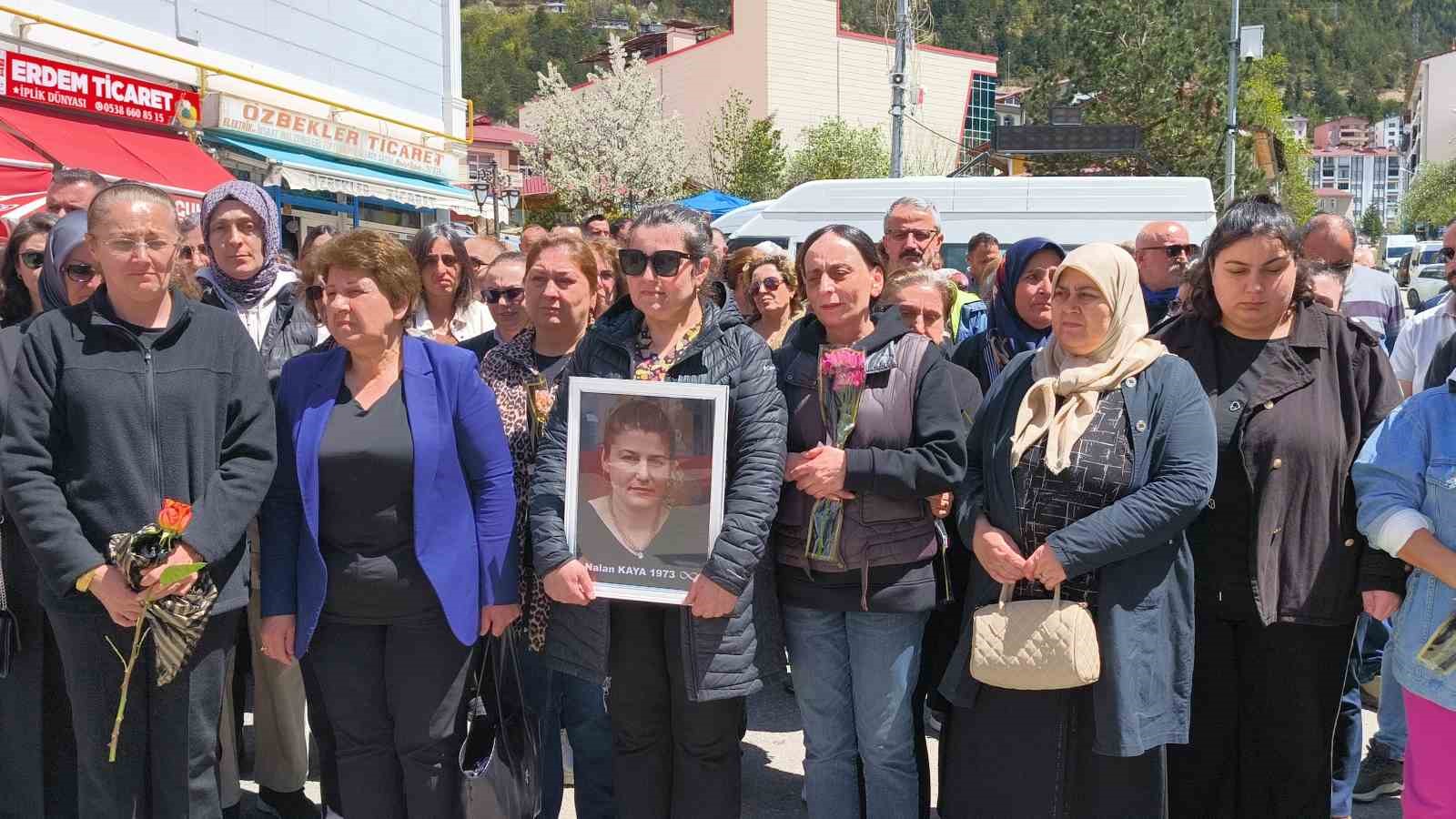 Zihinsel engelli kızına istismarı öğrenince kalbi buna dayanmayan anne için Şavşat halkı bir araya geldi 6 zihinsel engelli kizina istismari ogrenince kalbi buna dayanmayan anne icin savsat halki bir araya LBuWlqLI