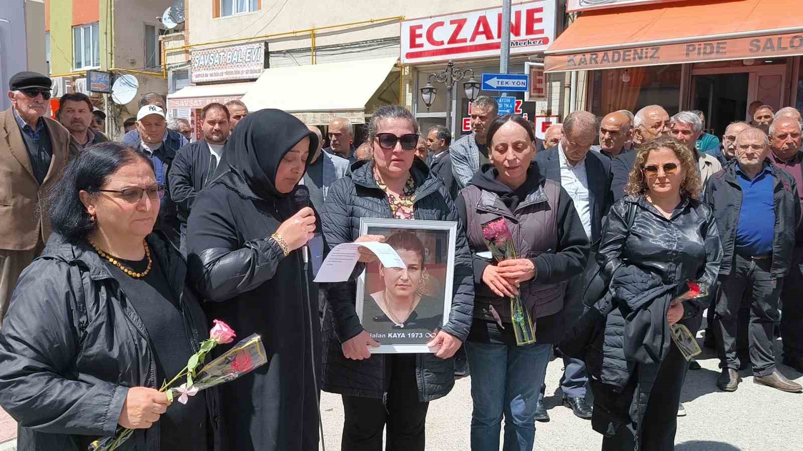 Zihinsel engelli kızına istismarı öğrenince kalbi buna dayanmayan anne için Şavşat halkı bir araya geldi 8 zihinsel engelli kizina istismari ogrenince kalbi buna dayanmayan anne icin savsat halki bir araya RsvALQDs